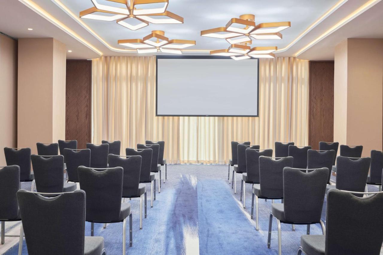 Radisson Blu Hotel Riyadh Convention And Exhibition Center Exteriör bild Meeting room