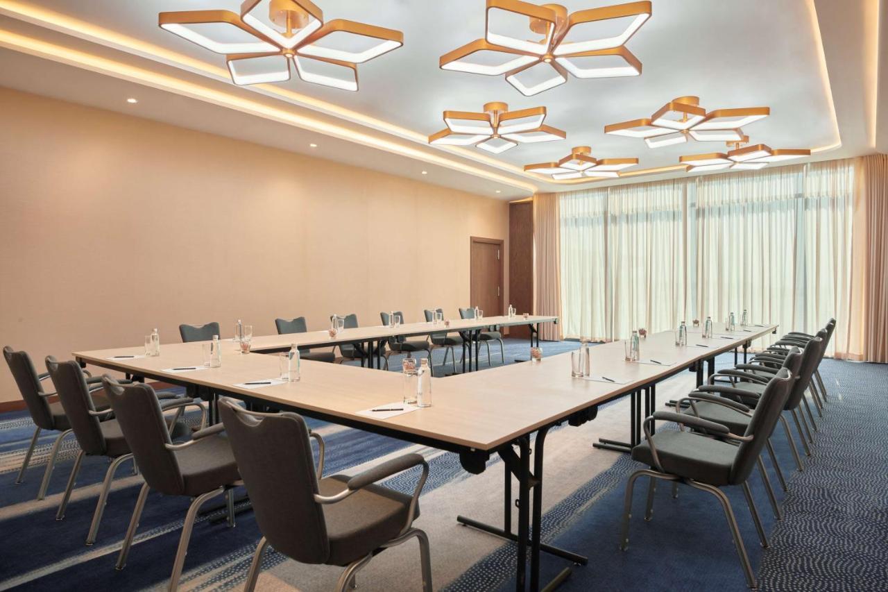 Radisson Blu Hotel Riyadh Convention And Exhibition Center Exteriör bild Meeting room