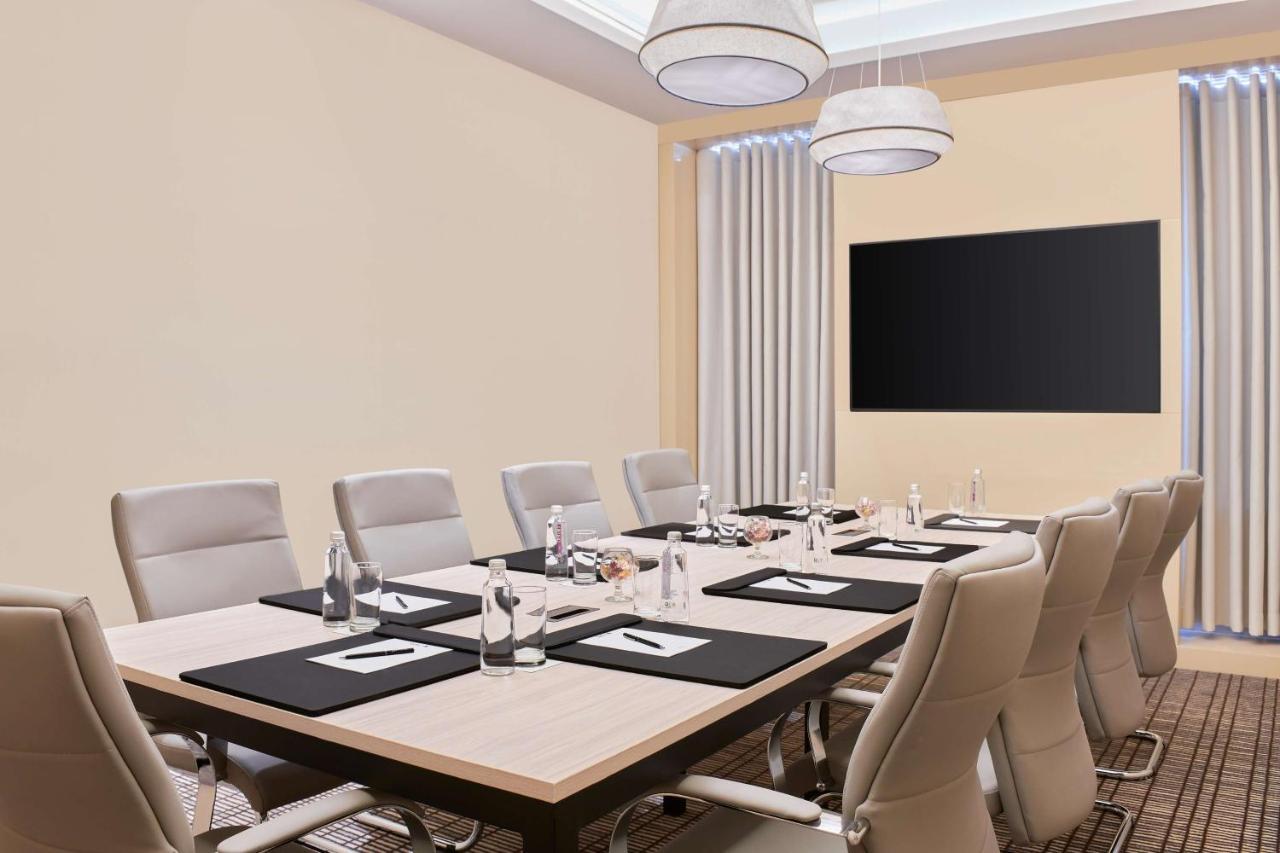 Radisson Blu Hotel Riyadh Convention And Exhibition Center Exteriör bild Meeting room
