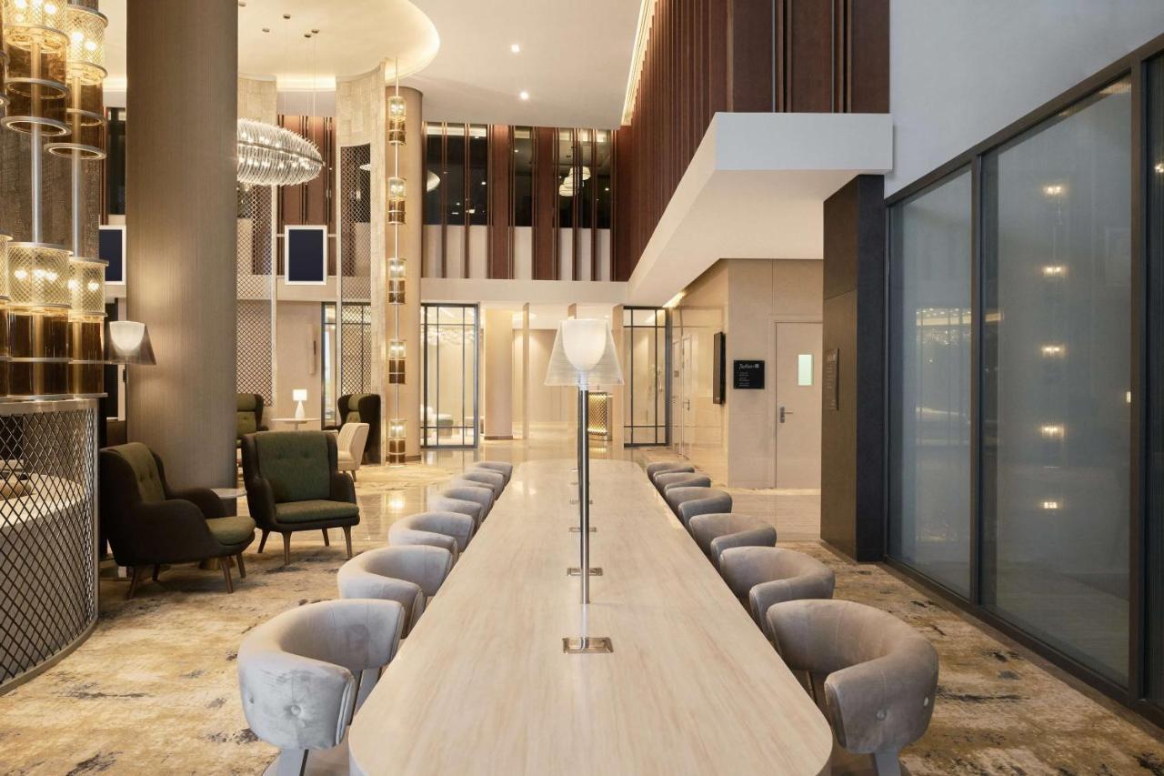 Radisson Blu Hotel Riyadh Convention And Exhibition Center Exteriör bild The lobby of the hotel
