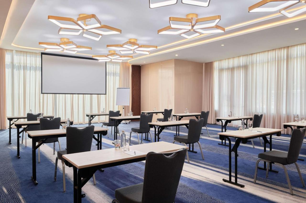 Radisson Blu Hotel Riyadh Convention And Exhibition Center Exteriör bild Meeting room