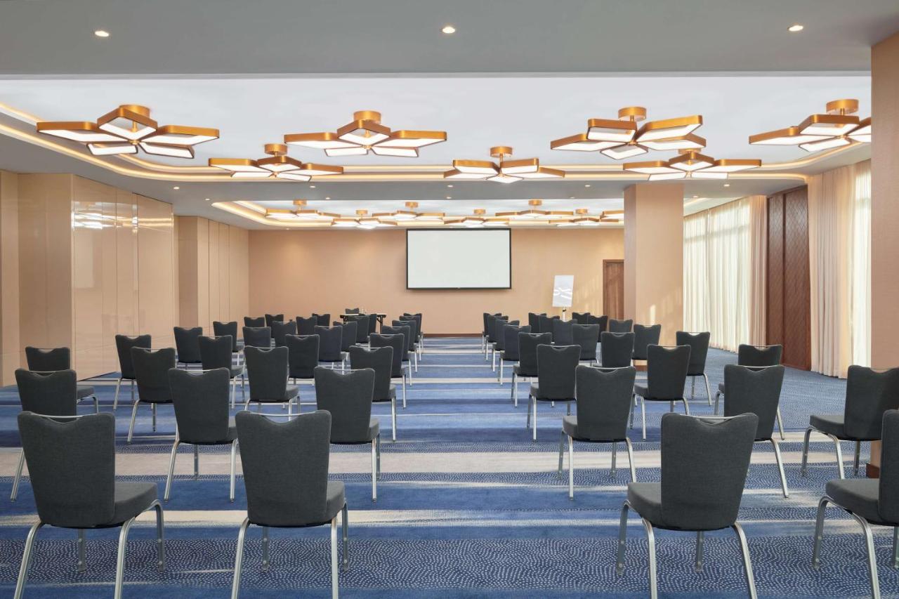 Radisson Blu Hotel Riyadh Convention And Exhibition Center Exteriör bild Meeting room