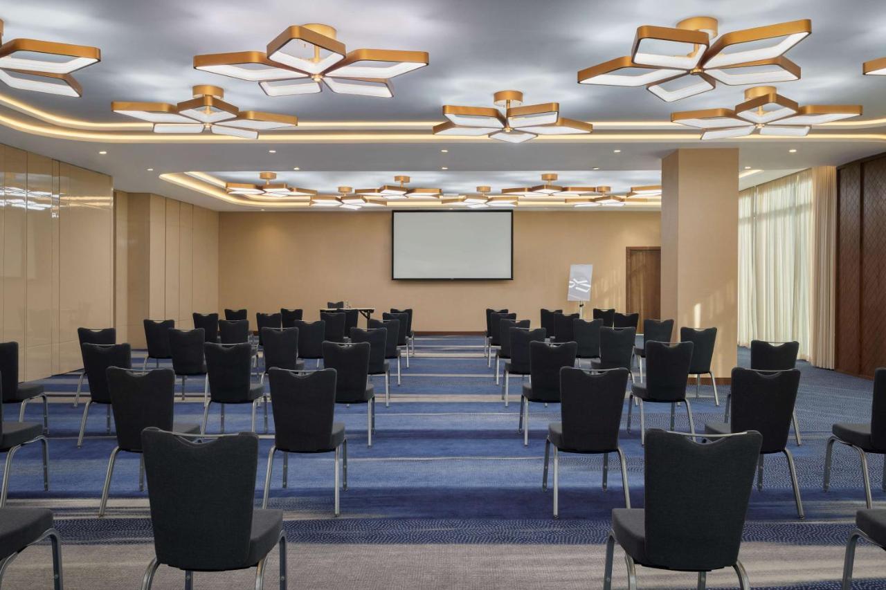 Radisson Blu Hotel Riyadh Convention And Exhibition Center Exteriör bild Meeting room