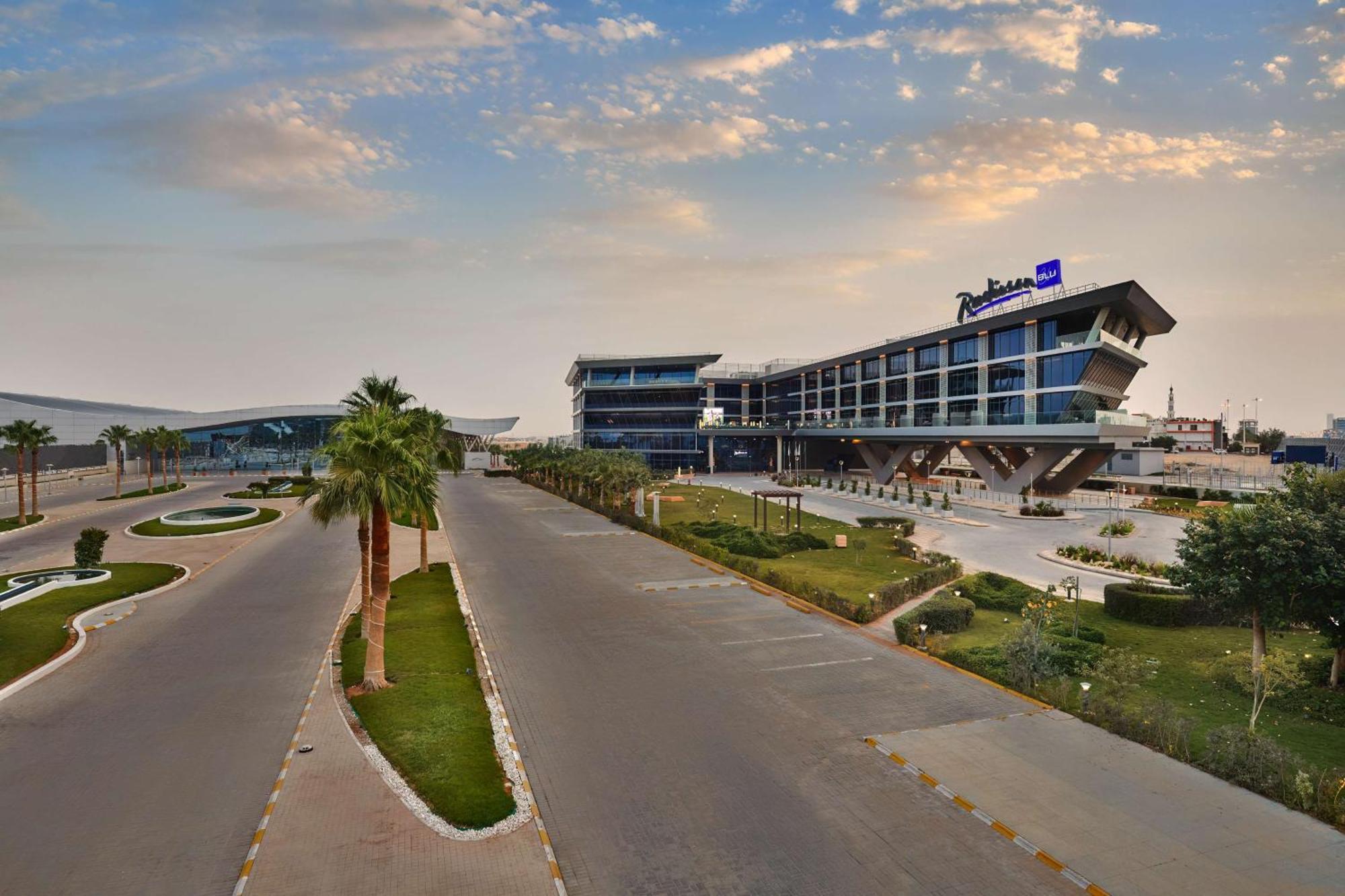 Radisson Blu Hotel Riyadh Convention And Exhibition Center Exteriör bild The terminal