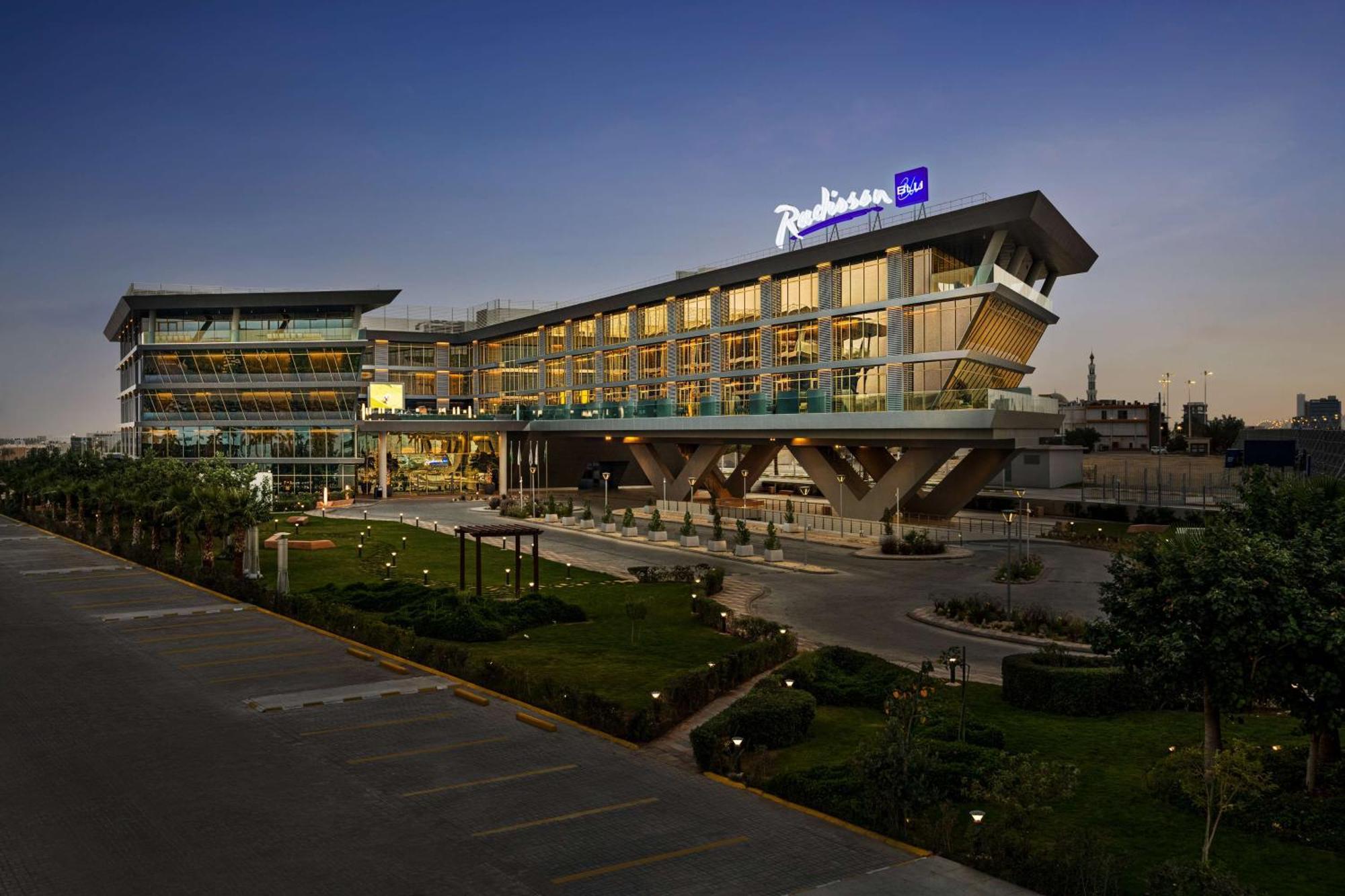 Radisson Blu Hotel Riyadh Convention And Exhibition Center Exteriör bild Radisson Hotel, Kathmandu
