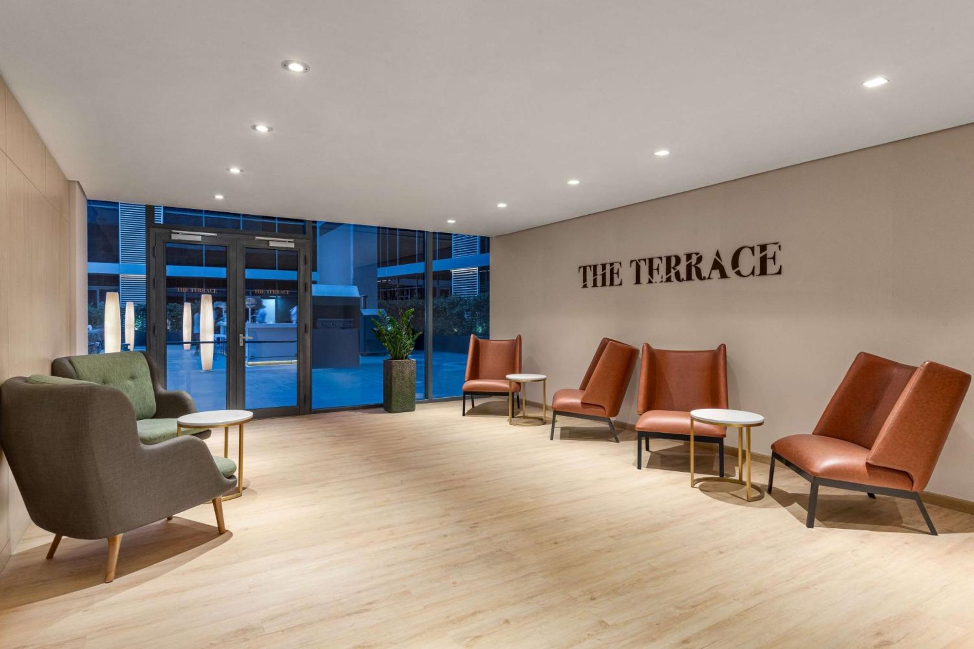Radisson Blu Hotel Riyadh Convention And Exhibition Center Exteriör bild The Terrace