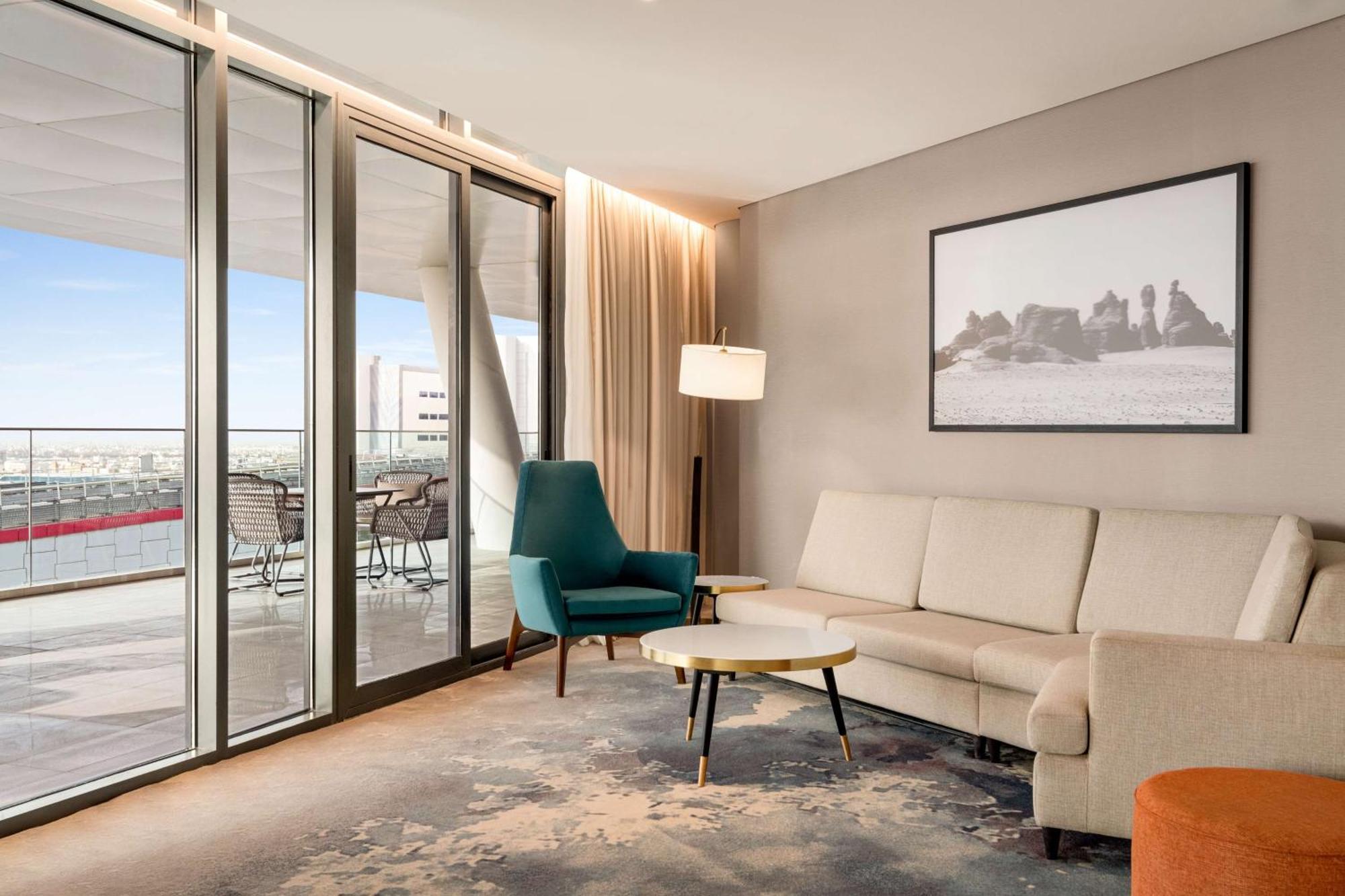 Radisson Blu Hotel Riyadh Convention And Exhibition Center Exteriör bild A suite at the hotel