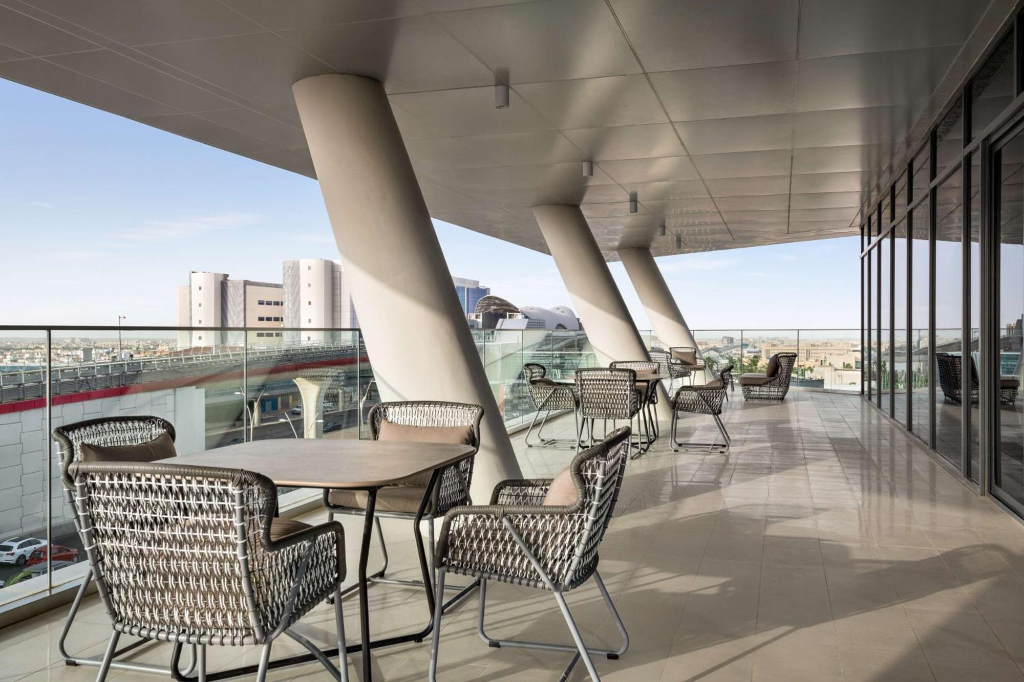 Radisson Blu Hotel Riyadh Convention And Exhibition Center Exteriör bild The Sky Bar