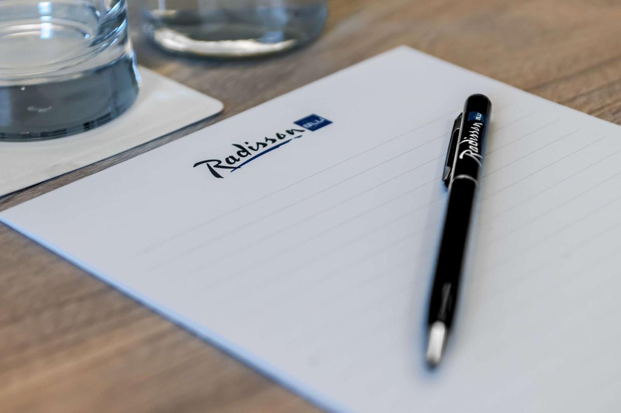 Radisson Blu Hotel Riyadh Convention And Exhibition Center Exteriör bild Radisson stationery